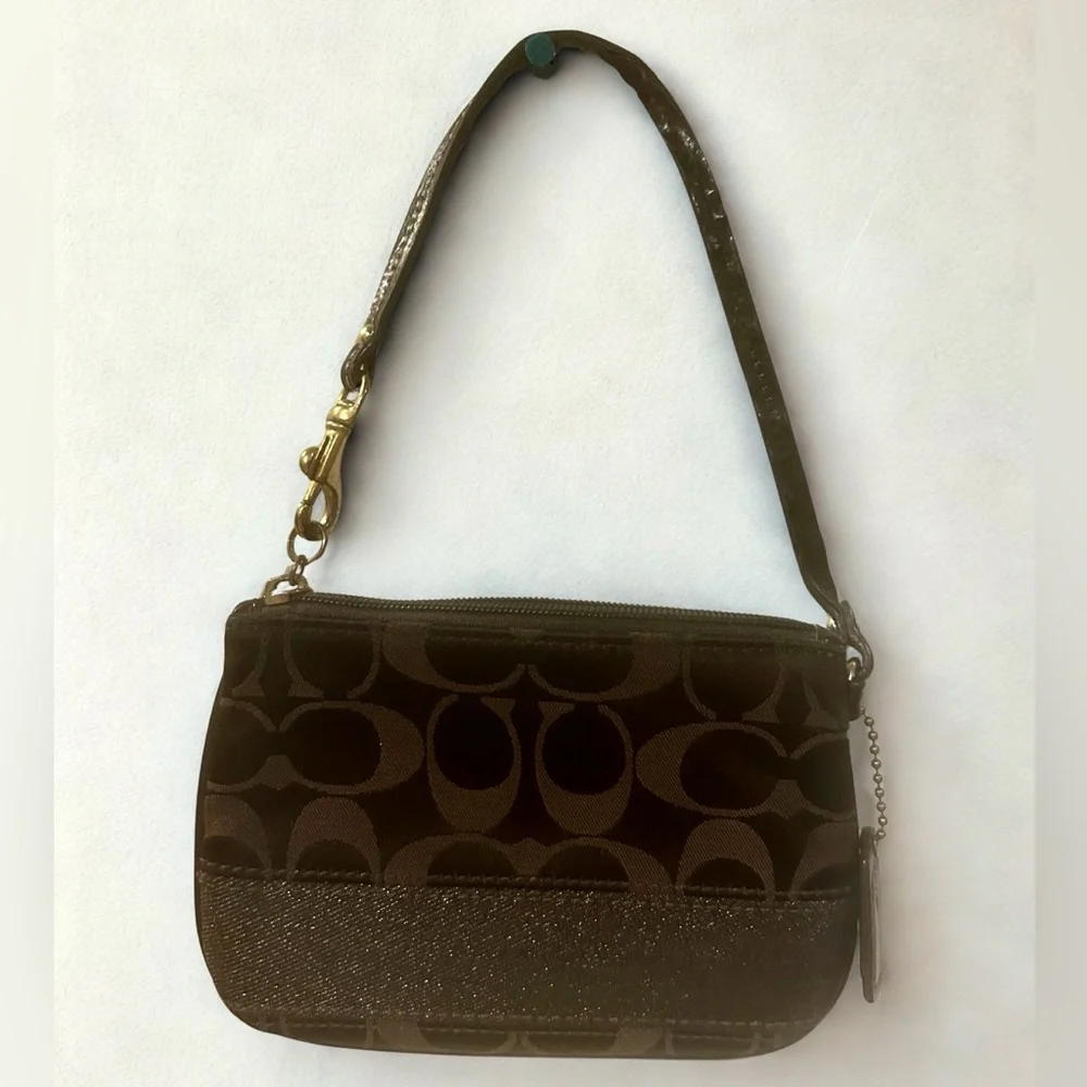 Coach Signature C Wristlet | Dark Brown | Classic Monogram